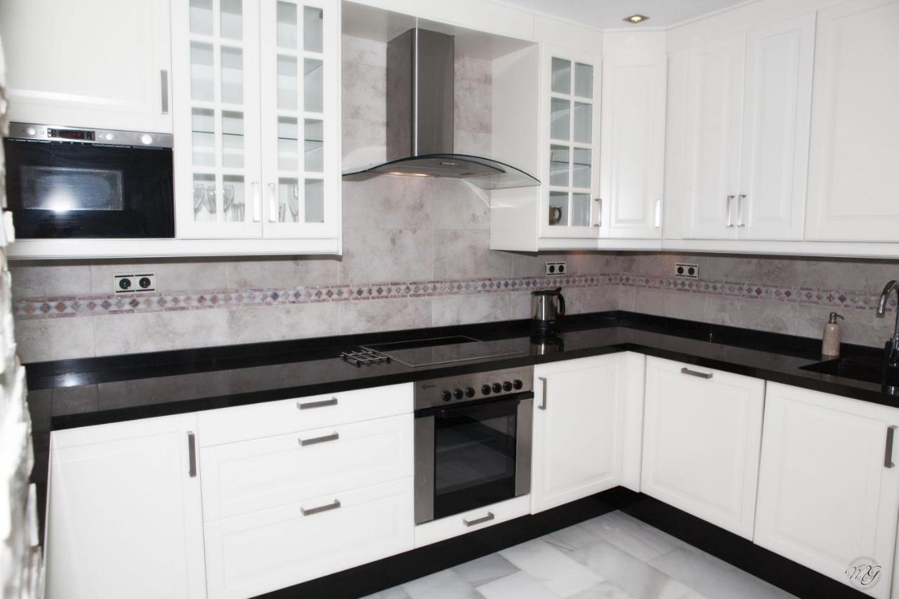 Appartamento Luxury Puerto Banus Penthouse With Parking & Wi-Fi Marbella Esterno foto
