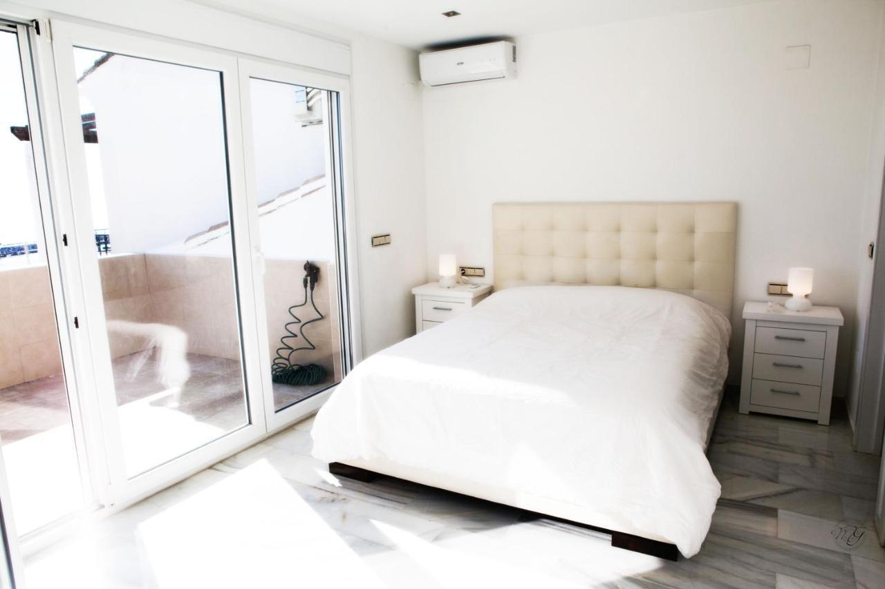 Appartamento Luxury Puerto Banus Penthouse With Parking & Wi-Fi Marbella Esterno foto