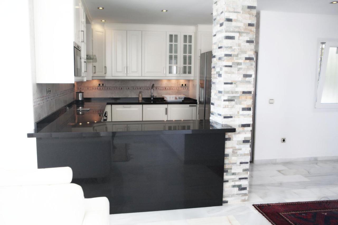 Appartamento Luxury Puerto Banus Penthouse With Parking & Wi-Fi Marbella Esterno foto