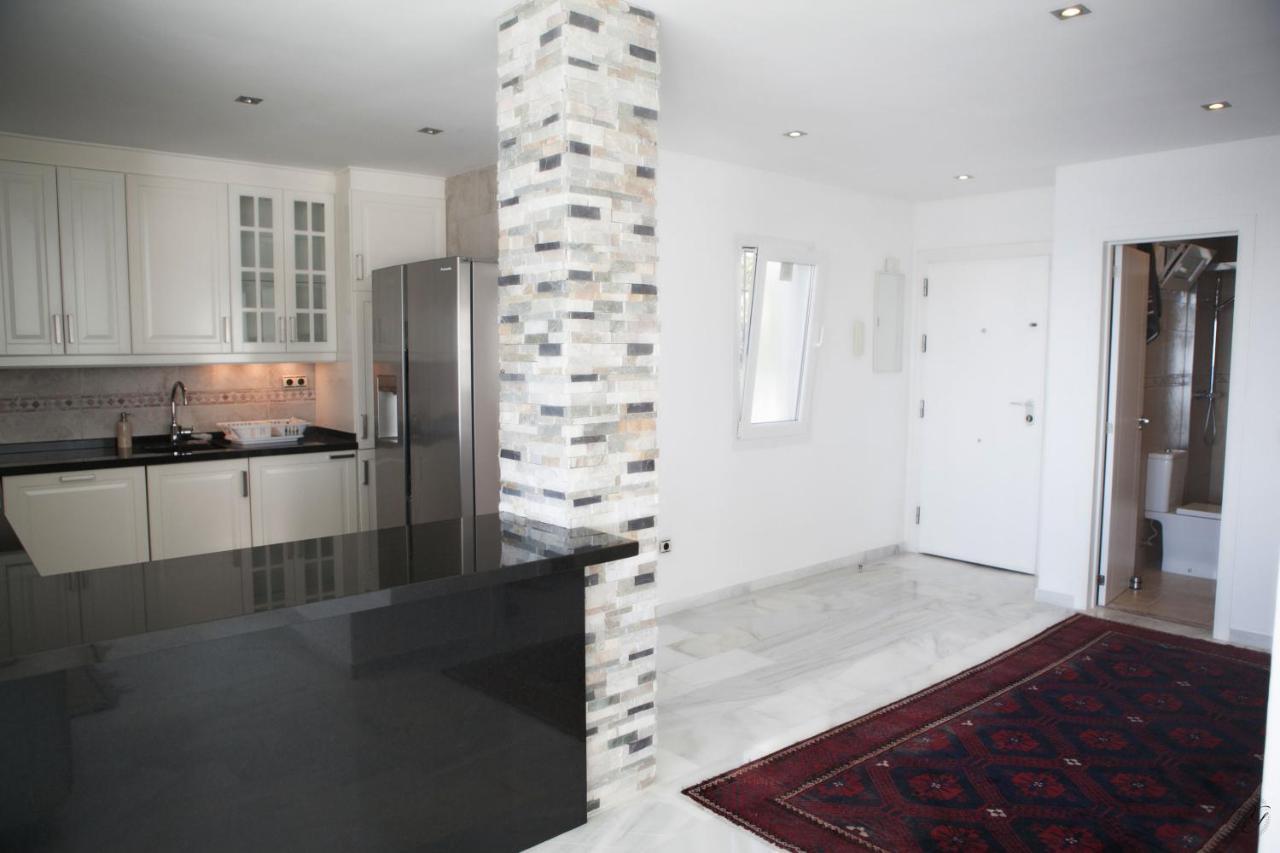 Appartamento Luxury Puerto Banus Penthouse With Parking & Wi-Fi Marbella Esterno foto