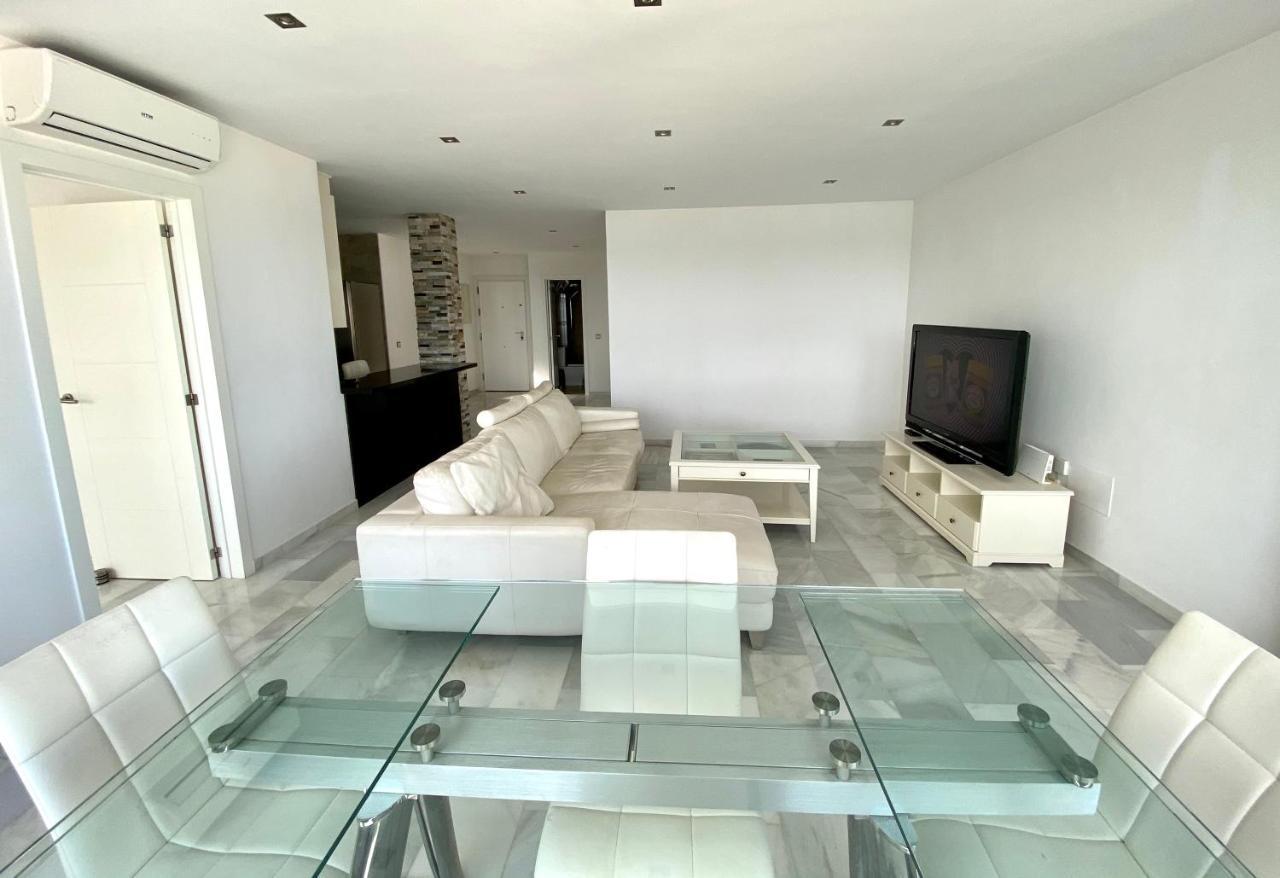 Appartamento Luxury Puerto Banus Penthouse With Parking & Wi-Fi Marbella Esterno foto