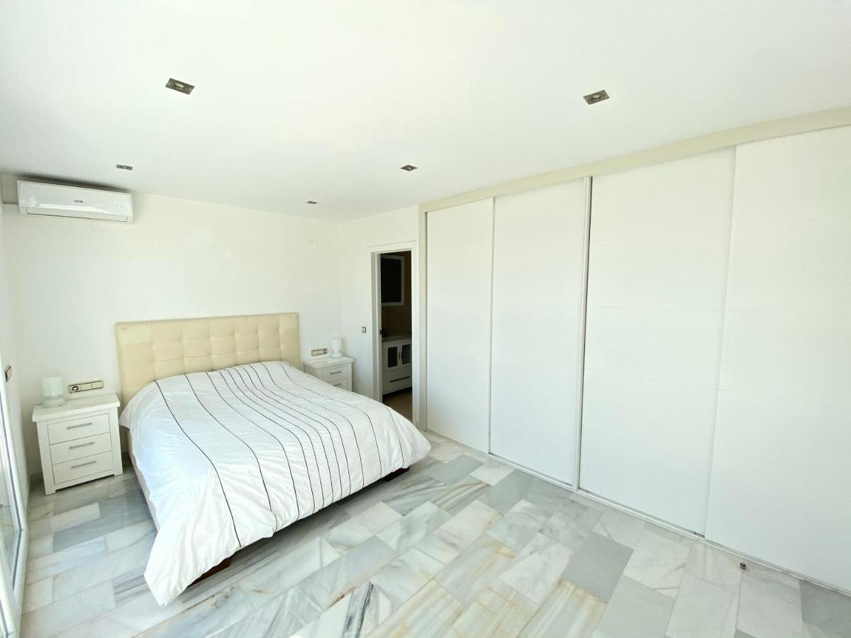 Appartamento Luxury Puerto Banus Penthouse With Parking & Wi-Fi Marbella Esterno foto