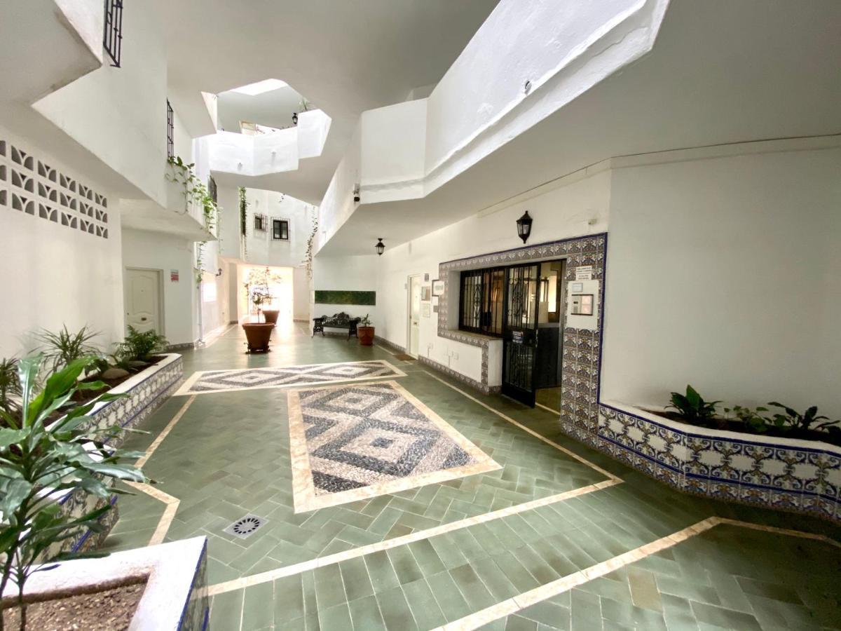 Appartamento Luxury Puerto Banus Penthouse With Parking & Wi-Fi Marbella Esterno foto