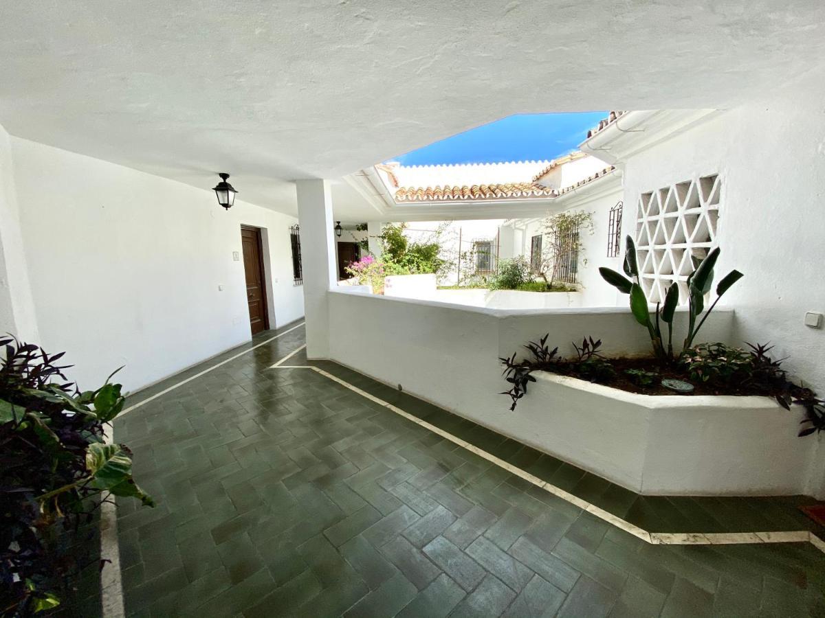 Appartamento Luxury Puerto Banus Penthouse With Parking & Wi-Fi Marbella Esterno foto