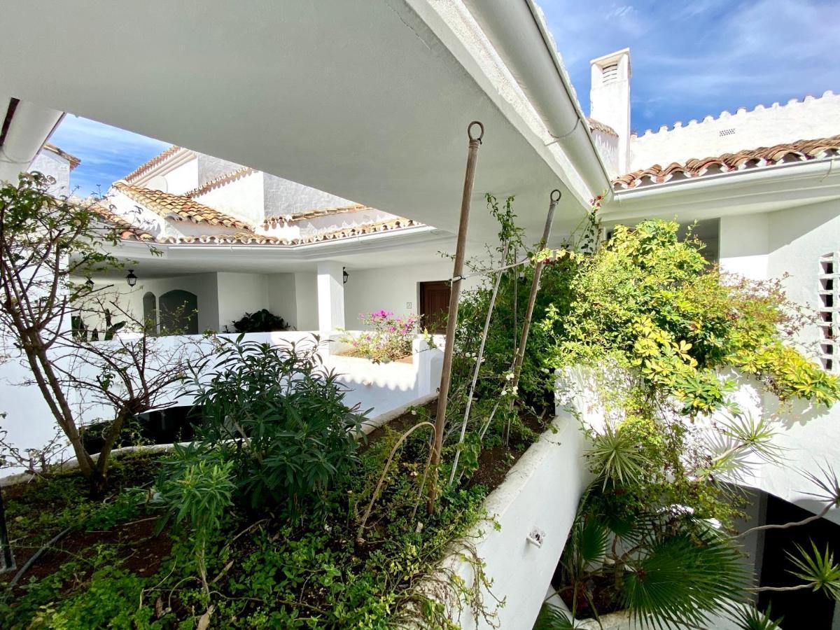 Appartamento Luxury Puerto Banus Penthouse With Parking & Wi-Fi Marbella Esterno foto