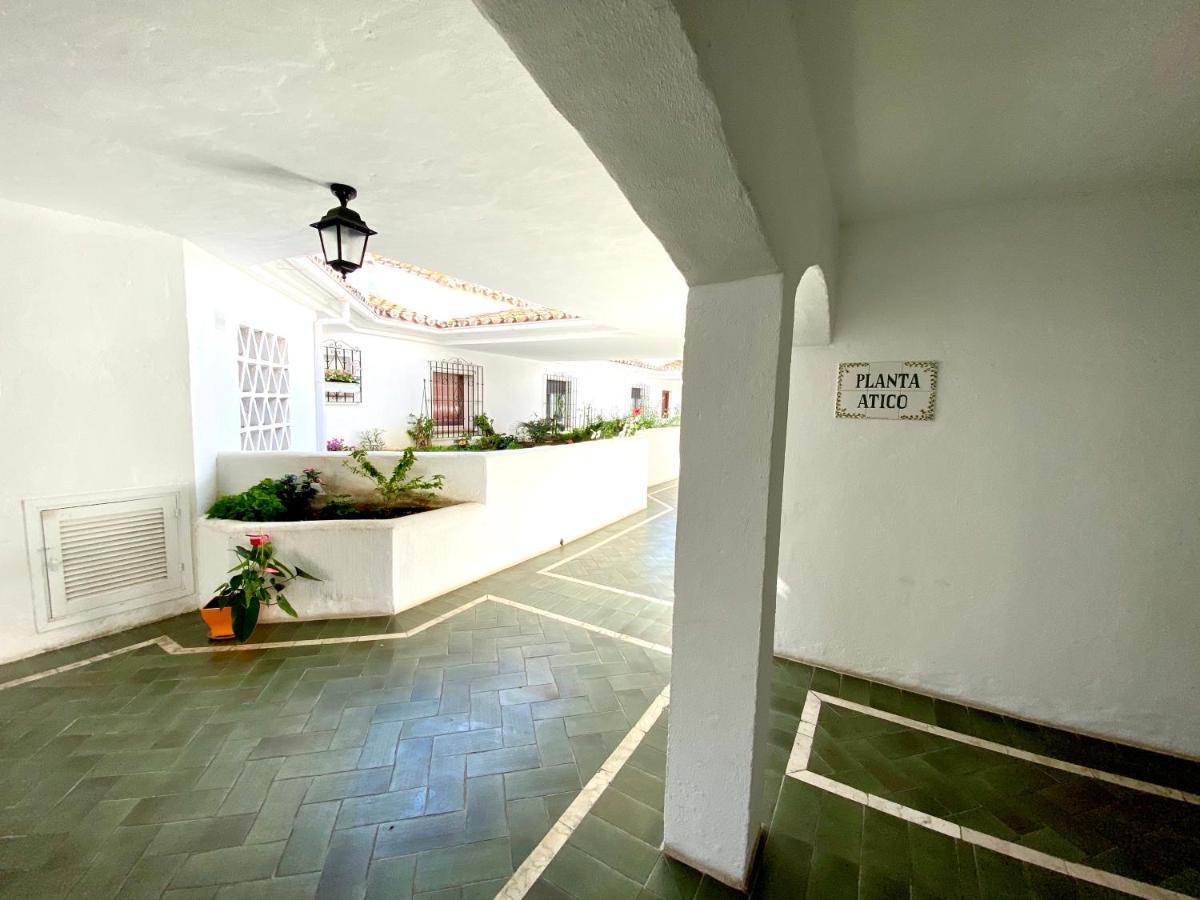 Appartamento Luxury Puerto Banus Penthouse With Parking & Wi-Fi Marbella Esterno foto