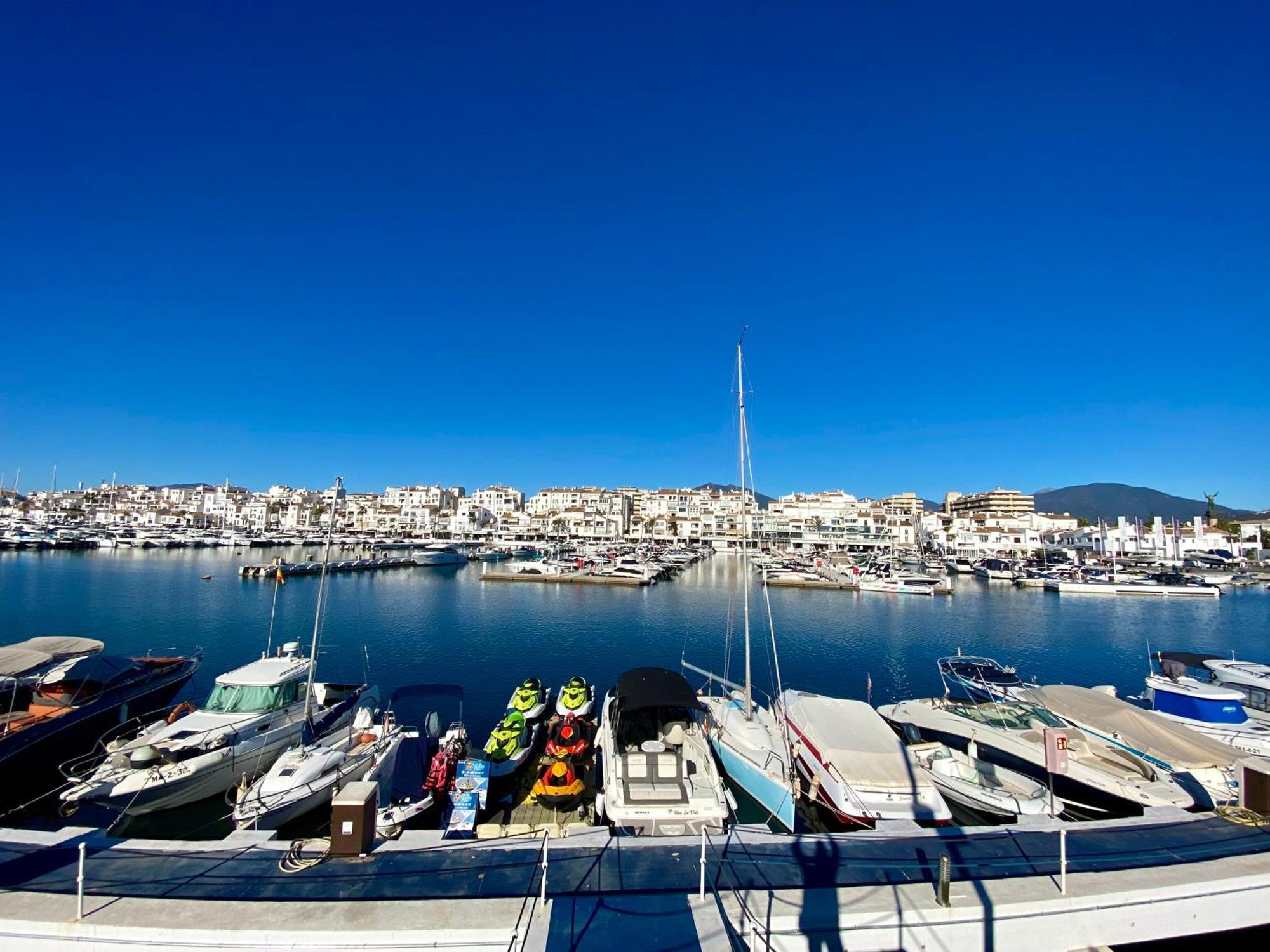 Appartamento Luxury Puerto Banus Penthouse With Parking & Wi-Fi Marbella Esterno foto