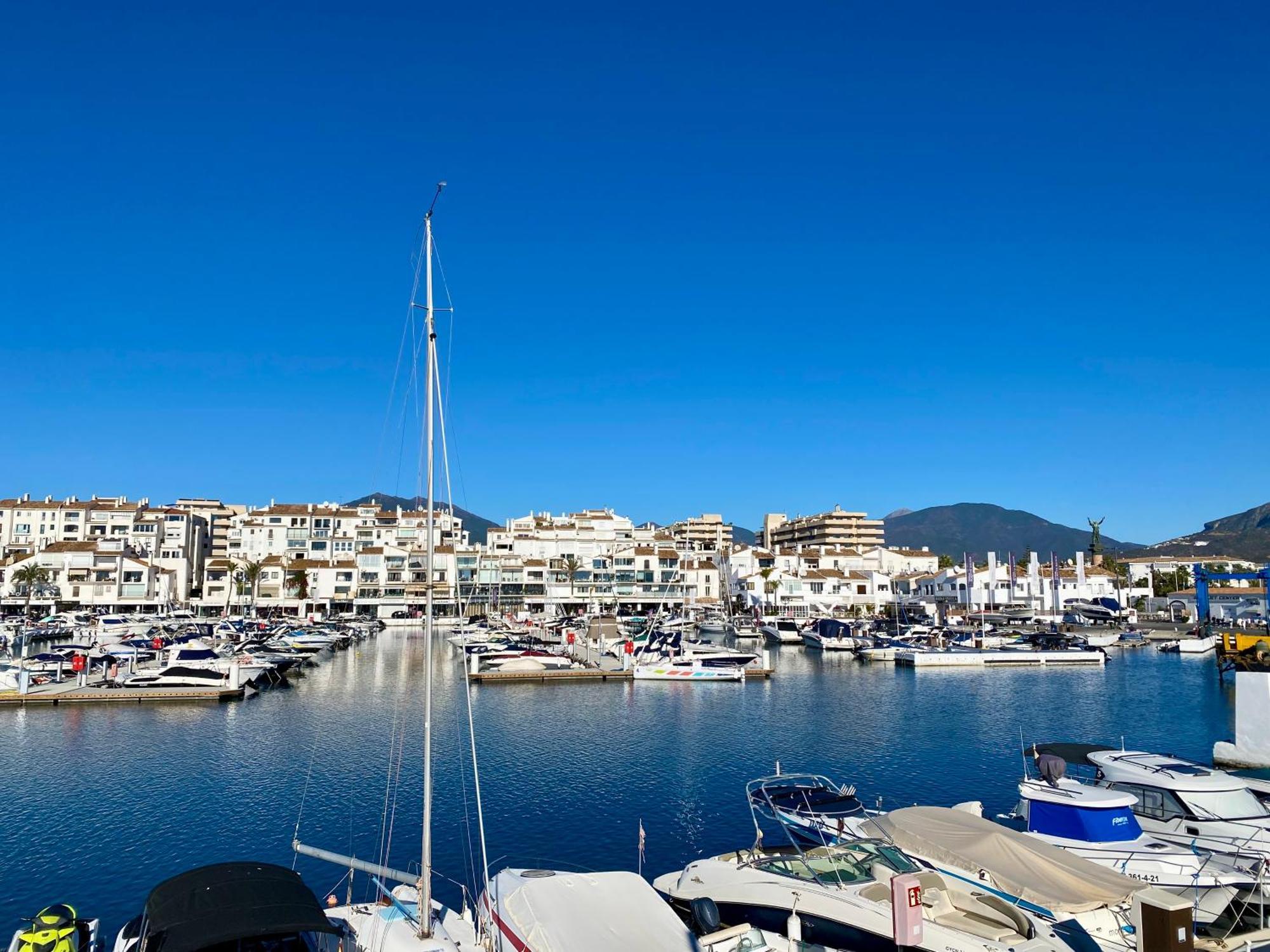 Appartamento Luxury Puerto Banus Penthouse With Parking & Wi-Fi Marbella Esterno foto