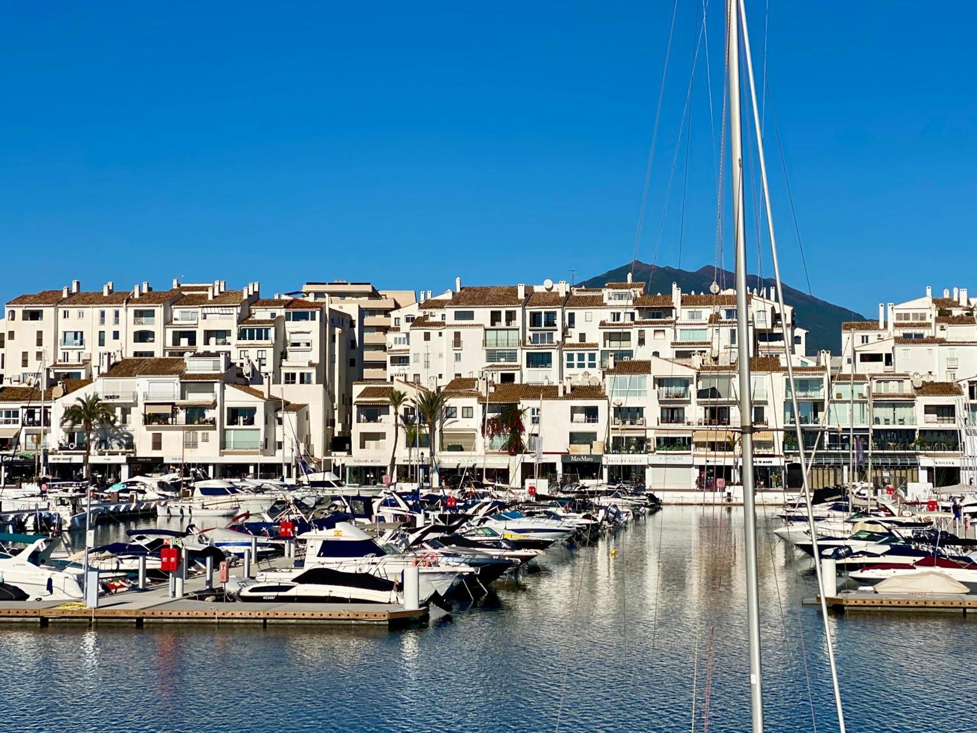 Appartamento Luxury Puerto Banus Penthouse With Parking & Wi-Fi Marbella Esterno foto