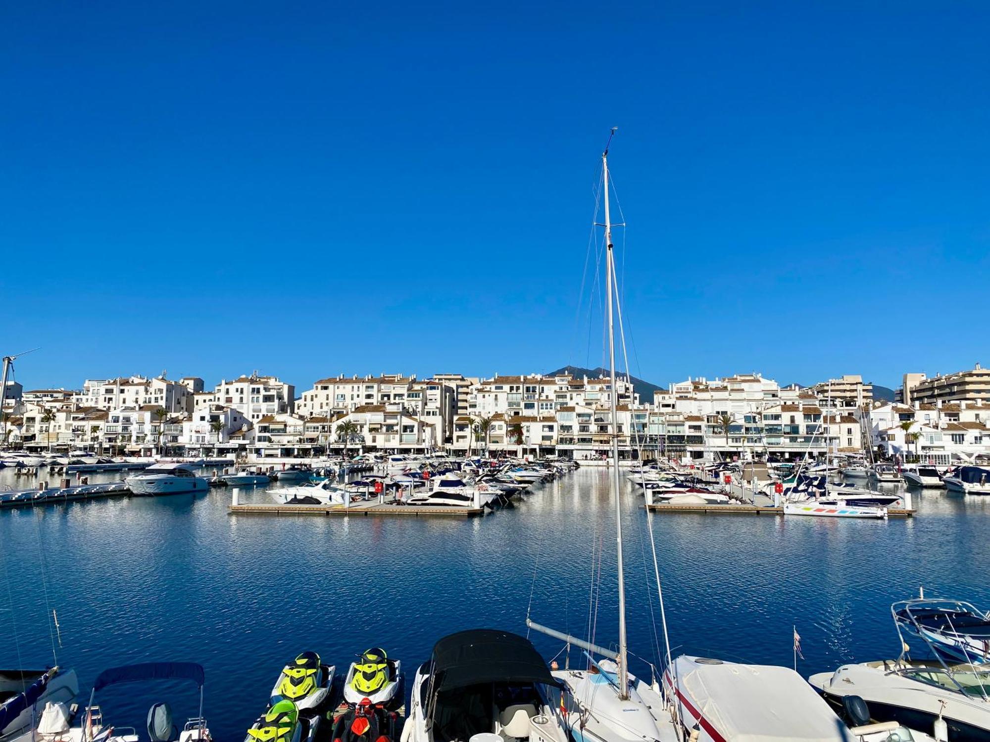 Appartamento Luxury Puerto Banus Penthouse With Parking & Wi-Fi Marbella Esterno foto
